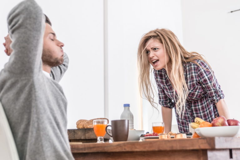 Я родила двоих детей от своего свекра. И однажды муж узнал