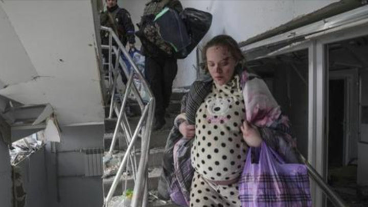 Russian airstrike hits Ukraine maternity hospital