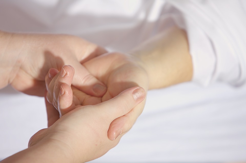 Японская техника массажа пальцев для снятия стресса