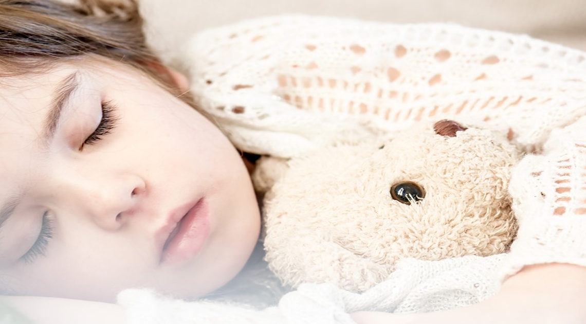 Как разбудить ребёнка без стресса