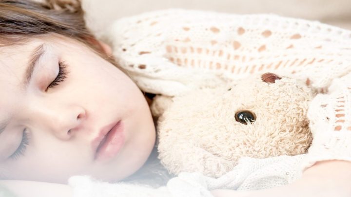 Как разбудить ребёнка без стресса