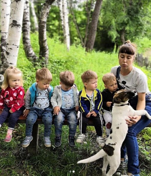 Не послушала врачей и родила сразу пятерых! Как сегодня живет мама известных русских пятерняшек с детьми