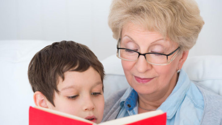 10 фраз, которые не должны слышать внуки от бабушек