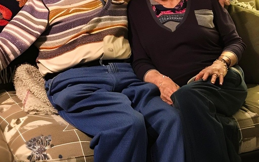 Ein Mann vermietete seine Wohnung an ein nettes älteres Ehepaar. Als sie auszogen, staunte er nicht schlecht, was er in der Wohnung fand. Ein Mann vermietete seine Wohnung an ein nettes älteres Ehepaar. Als sie auszogen, staunte er nicht schlecht, was er in der Wohnung fand.