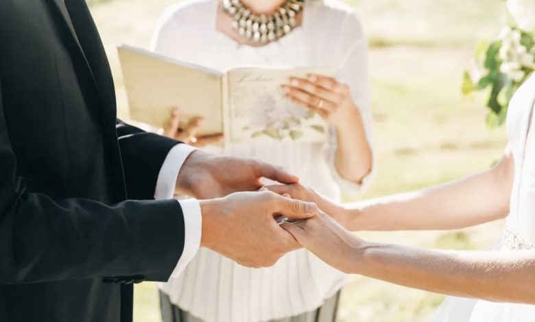 Gerade als ich mir auf unserer Hochzeit das Jawort geben wollte, rief mein 13-jähriger Sohn plötzlich: „Daddy, warte! Sieh dir ihre Schulter an!“