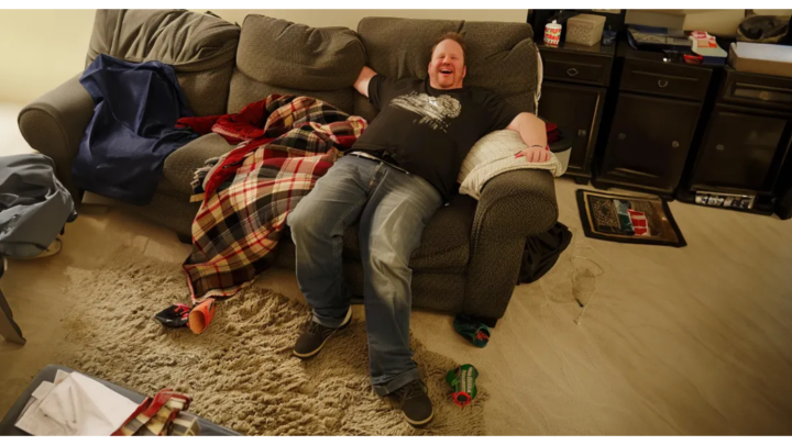Meine Eltern brachten die Sachen meines Bruders in mein neues Haus, während ich im Urlaub war – es war an der Zeit, sie wieder auf den Boden zu bringen