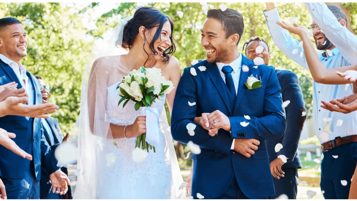 Meine Eltern weigerten sich, an meiner Hochzeit teilzunehmen, weil mein Verlobter arm war. Zehn Jahre später trafen wir uns wieder, und sie baten mich, die Beziehung aufzubauen. Meine Eltern weigerten sich, an meiner Hochzeit teilzunehmen, weil mein Verlobter arm war. Zehn Jahre später trafen wir uns wieder, und sie baten mich, die Beziehung aufzubauen.