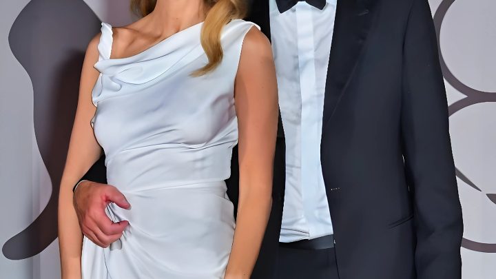 Das Erscheinen des berühmten Schauspielers zusammen mit seinem beeindruckenden Sohn löste eine lebhafte Reaktion des Publikums aus.
