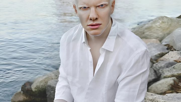 Ein Mann mit ungewöhnlichem Aussehen zieht zwei Kinder groß, die aus seiner Ehe mit einem Model stammen.