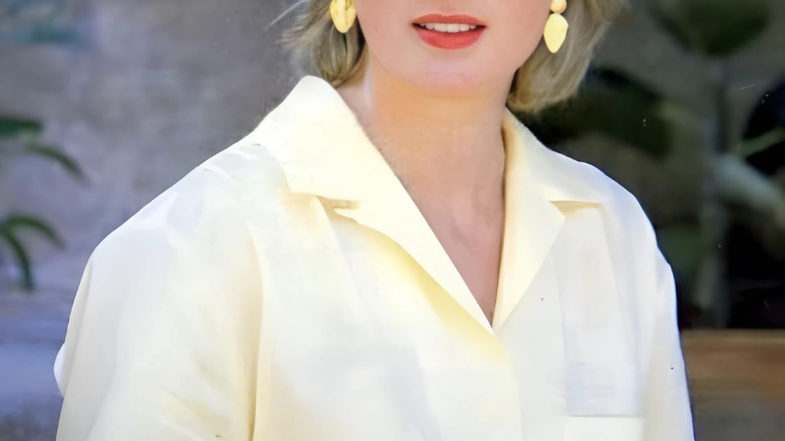 Die Ähnlichkeit zwischen Prinzessin Diana und Prinzessin Charlotte ist verblüffend. Sehen Sie sich das alte Foto von Charles Spencer an.