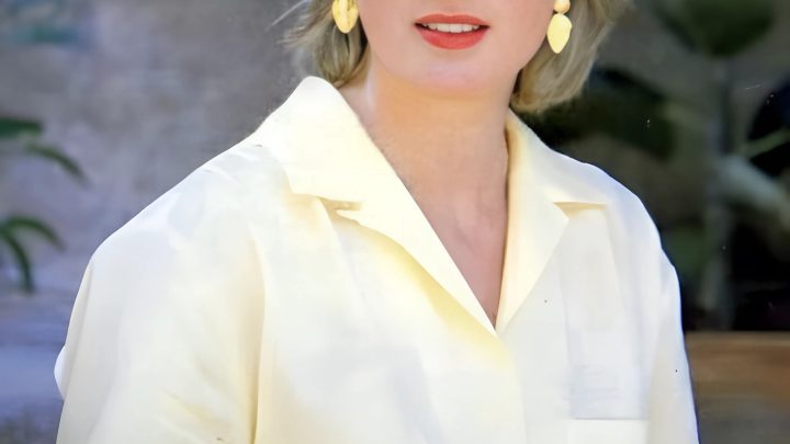 Die Ähnlichkeit zwischen Prinzessin Diana und Prinzessin Charlotte ist verblüffend. Sehen Sie sich das alte Foto von Charles Spencer an.