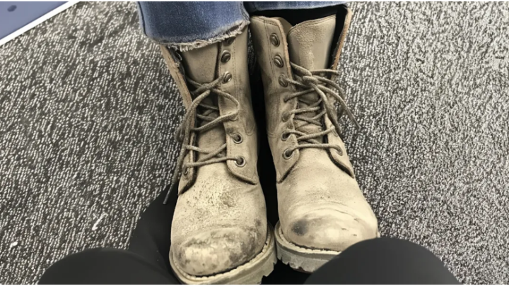 Meine Winterstiefel waren abgetragen, aber mein Mann weigerte sich, mir neue zu kaufen, und sagte: „Ich entscheide, wie ich mein Geld ausgebe.“ Meine Winterstiefel waren abgetragen, aber mein Mann weigerte sich, mir neue zu kaufen, und sagte: „Ich entscheide, wie ich mein Geld ausgebe.“