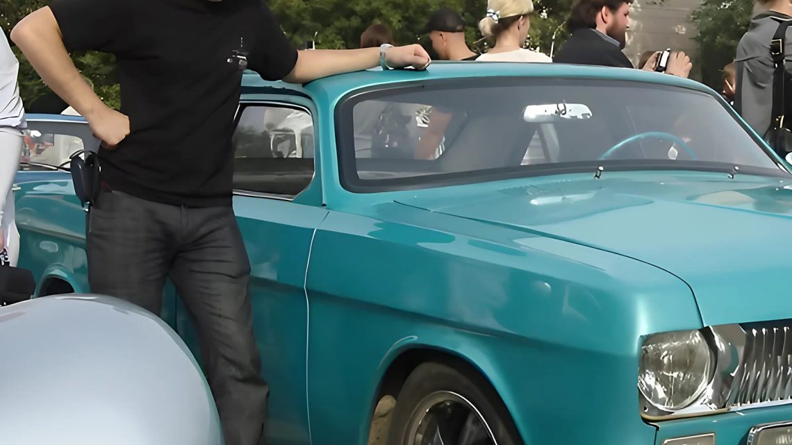 Meine Mutter verkaufte das Auto, das ich von meinem Großvater geerbt hatte: Nach nur 10 Jahren kaufte ich es zurück und fand darin einen alten Umschlag.