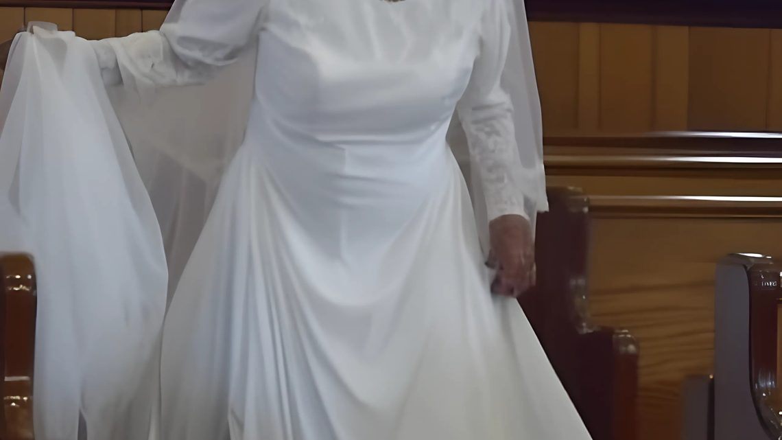 Bei der Beerdigung meines Vaters erschien eine Frau um die siebzig in einem Hochzeitskleid und enthüllte ein Familiengeheimnis, von dem niemand etwas gewusst hatte. Bei der Beerdigung meines Vaters erschien eine Frau um die siebzig in einem Hochzeitskleid und enthüllte ein Familiengeheimnis, von dem niemand etwas gewusst hatte.