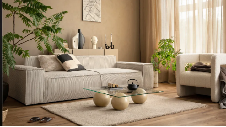 Meine Stiefmutter verkaufte mir das Haus ihrer Mutter – Jahre später verlangte sie, dass ich es mit seinem gesamten Inhalt zurückgeben sollte.