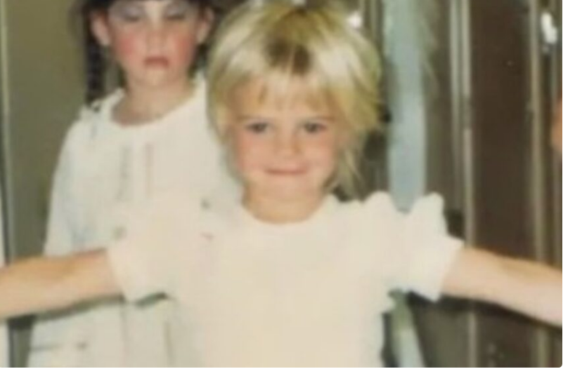 Wenn Sie sich die Gesichtszüge dieses kleinen Mädchens genau ansehen, werden Sie sicher erraten, wer das ist.