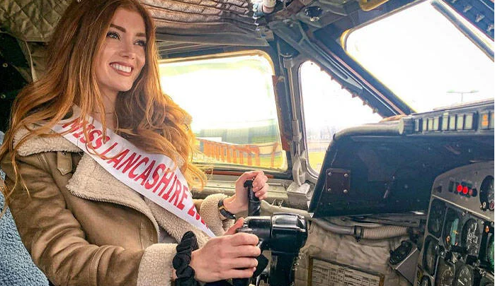 Miss England. Würden Sie glauben, dass sie früher in der Schule wegen ihrer roten Haare gehänselt wurde?