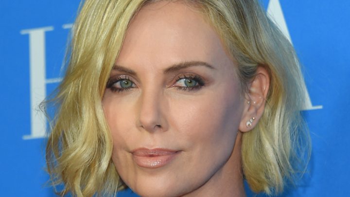 Charlize Theron erinnert sich an die Nacht, in der ihre Mutter ihren Vater tötete.