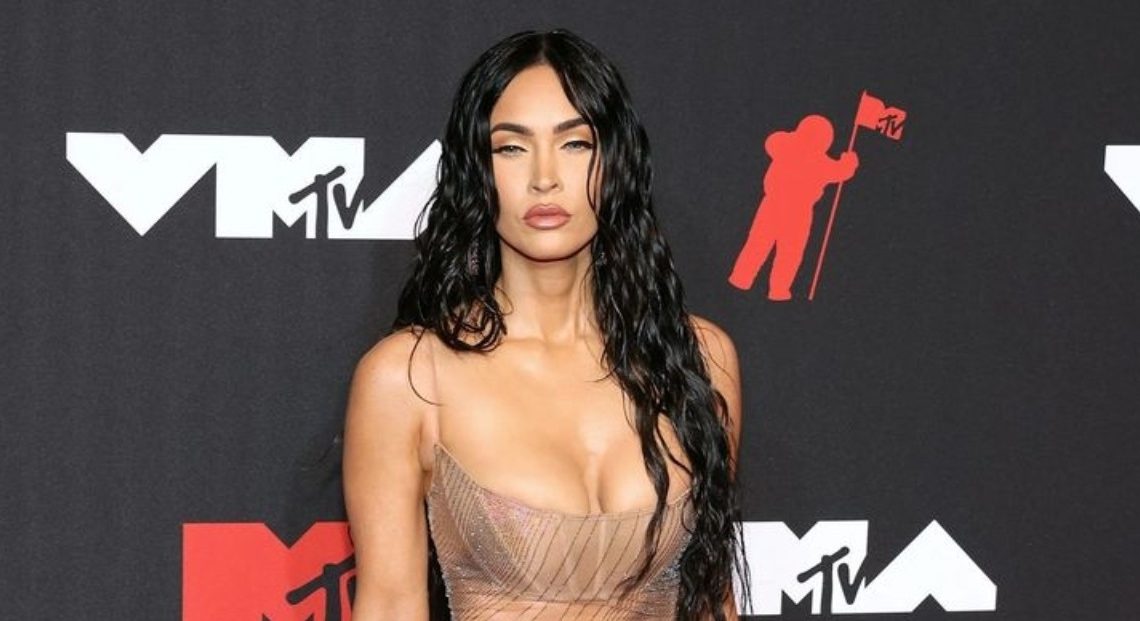 Scham? Kennen wir nicht: 7 Stars, die in transparenten Kleidern ihren Körper selbstbewusst zeigten!