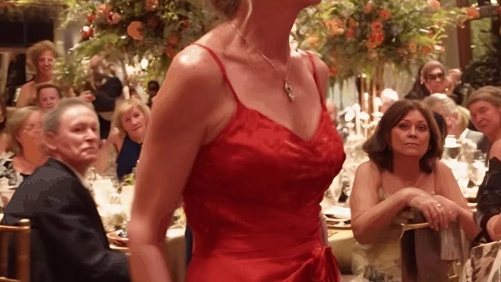 Ich habe in einem Kleid aus dem Secondhandladen geheiratet. Die Leute haben gelacht, aber dann stand meine Schwiegermutter auf und sagte etwas, woraufhin es still wurde.