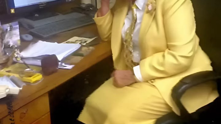 Meine Kollegen sagten, ich sei zu alt, um Immobilienmaklerin zu sein, bis ich das „Spukhaus“ verkaufte, an das sich niemand herantraute.