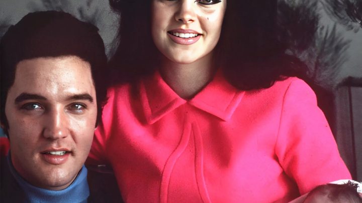 „Blondine – eine Kopie von Großvater Elvis“. Die 80-jährige Witwe von Presley zeigte die 17-jährigen Enkelinnen des King of Rock ‚n‘ Roll.