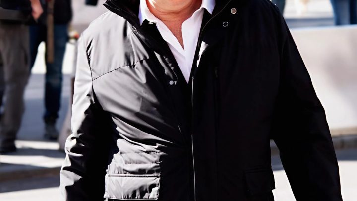 Aus einer Lehrerfamilie stammend, hält der Herzensbrecher der 80er Jahre sein Privatleben geheim – Was wir über seinen Lebensstil wissen