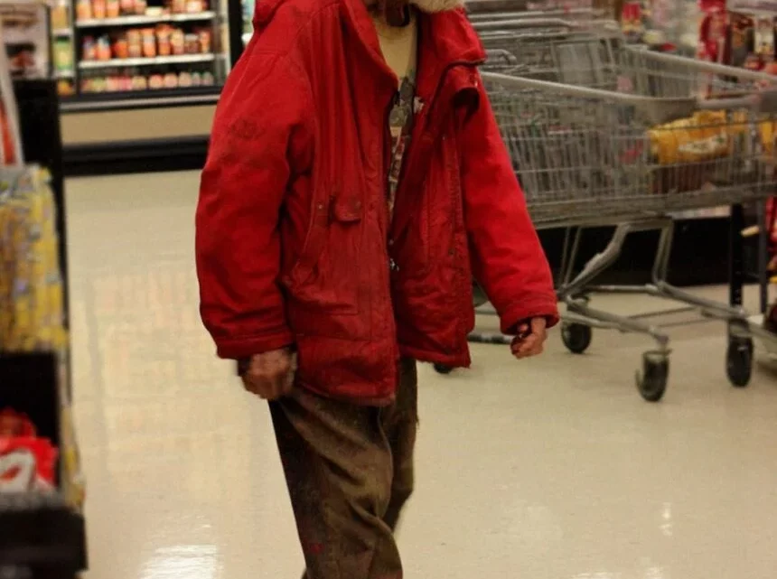 Ich habe mich als Obdachloser verkleidet und bin in einen riesigen Supermarkt gegangen, um meinen Erben auszuwählen.