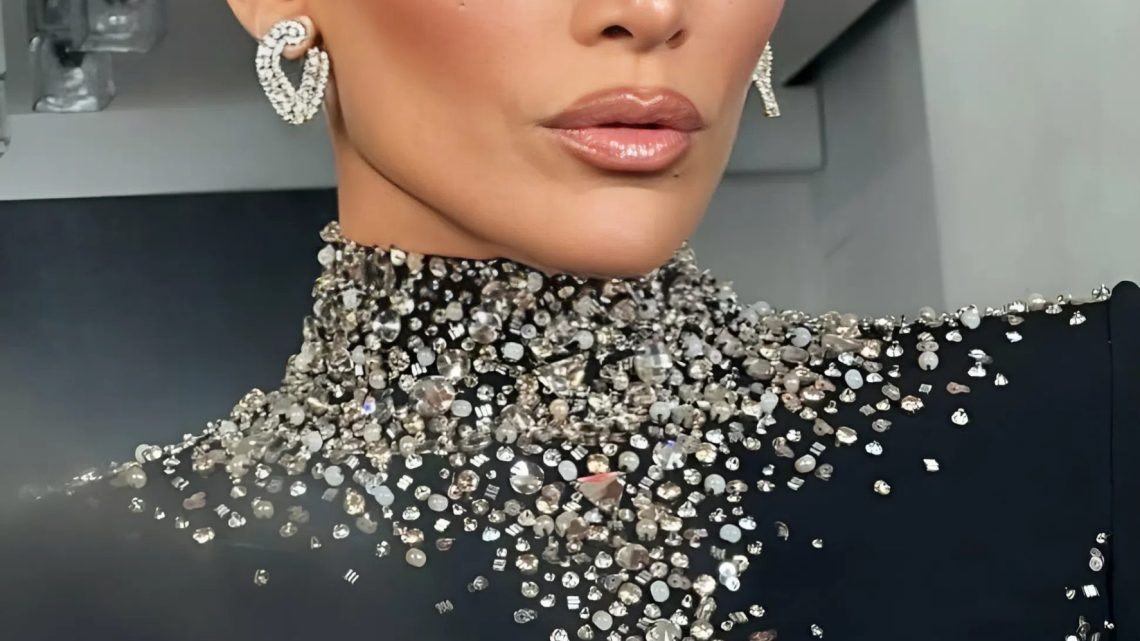 Mit 25 Jahren hatte sie drei Töchter, war einfache Lehrerin und lebte in einem armen Viertel. Wie sieht die 79-jährige Mutter von Lopez aus?