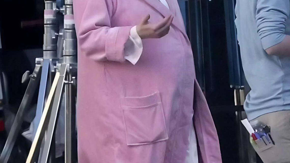 Einst war sie eine der bekanntesten Persönlichkeiten des Fernsehens, heute ist sie kaum wiederzuerkennen. Erraten Sie, um welche Schauspielerin es sich handelt?