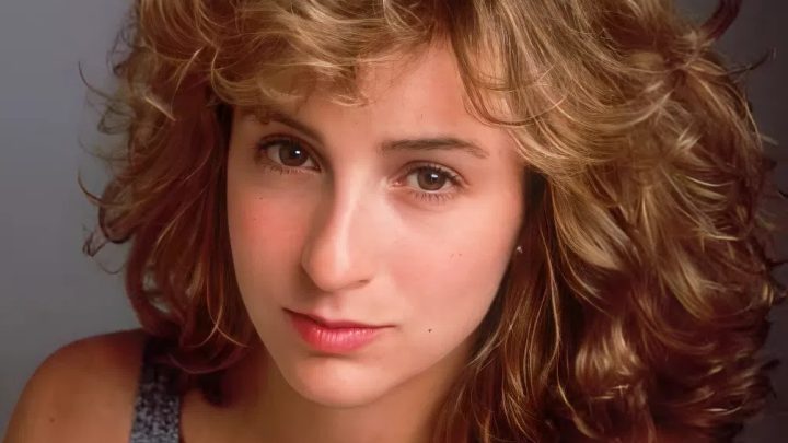 Jennifer Grey fühlte sich nach ihrer Gesichtsoperation „unsichtbar“ – ihre „Nasenoperation aus der Hölle“ machte sie „anonym“.