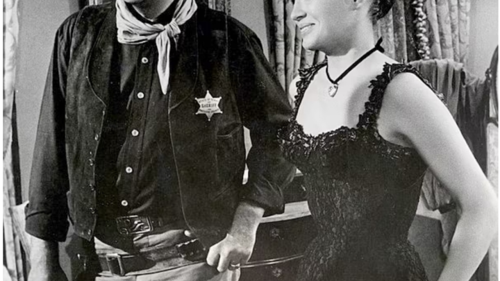 Eine Legende der 70er Jahre auf einem Spaziergang. Erkennen Sie sie?