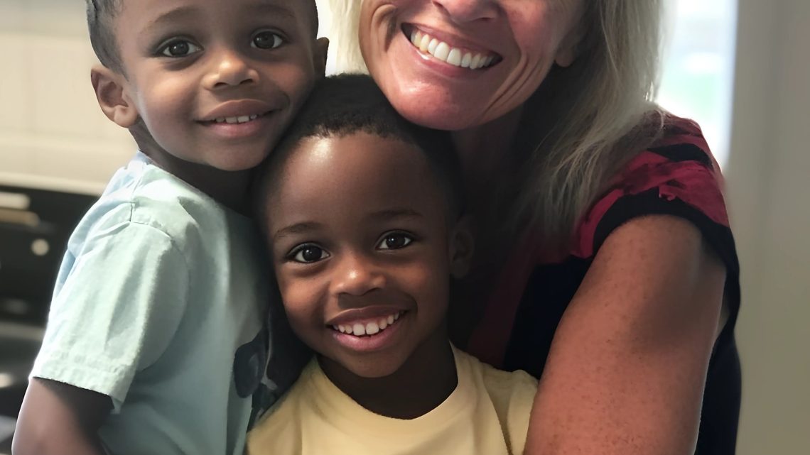 Ich ziehe meine Zwillingsenkel nach dem Tod ihrer Mutter alleine groß – und eines Tages klopfte eine Frau mit einem schrecklichen Geheimnis an meine Tür.