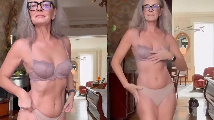 Die 60-jährige Model zeigte ihre unvollkommene Figur und wurde dafür kritisiert.