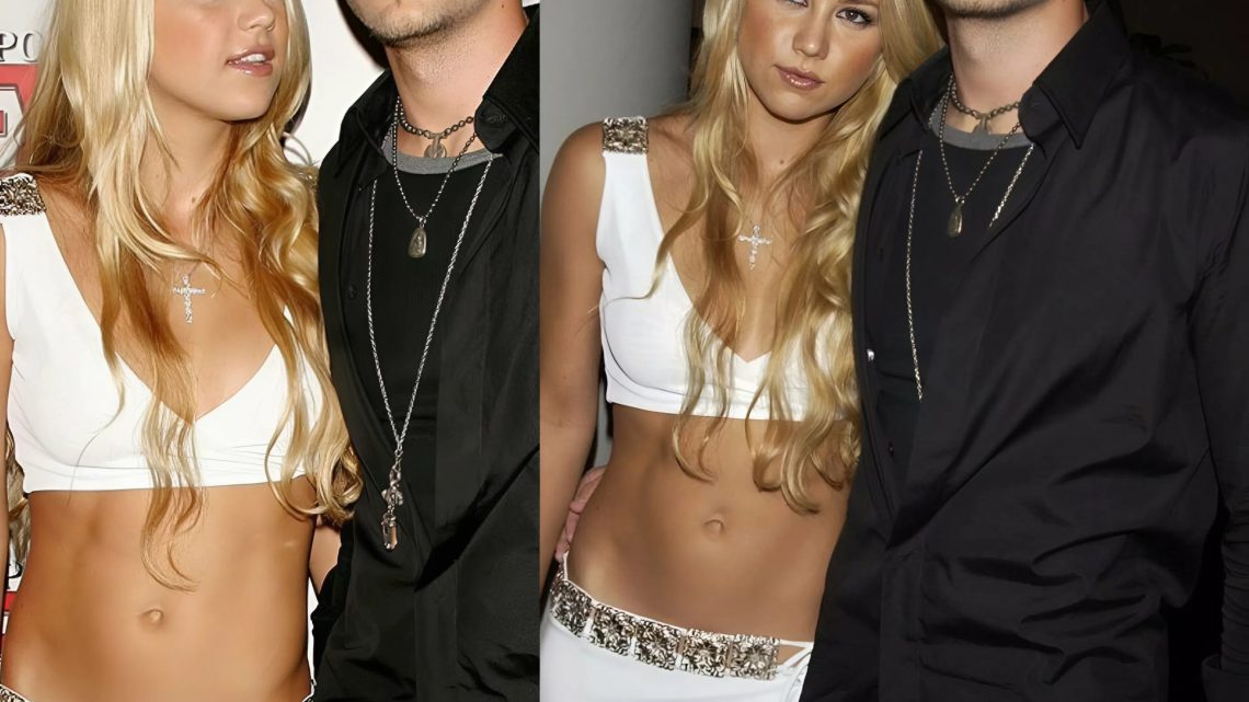 Sie zeigten ganz offen das Gesicht ihres Kindes und verdeckten es nicht einmal mit einem Smiley, im Gegensatz zu anderen prominenten Eltern. Die 44-jährige Kournikova wurde zum vierten Mal Mutter.