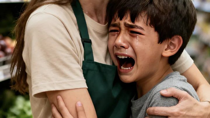 Während ich in einem weit von meinem Zuhause entfernten Supermarkt arbeitete, kam mein sechsjähriger Sohn weinend hereingerannt.