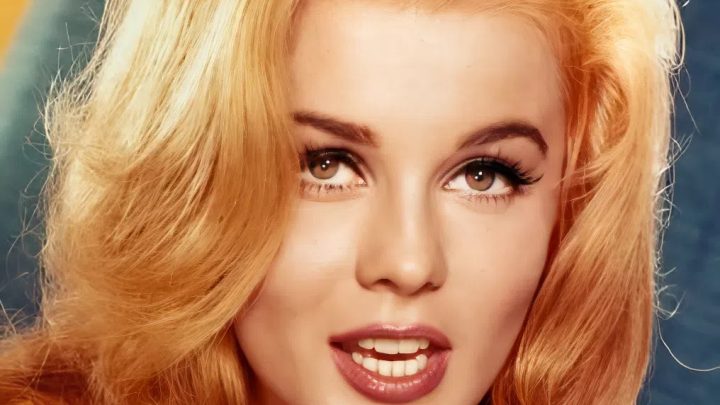 „Presley war bis über beide Ohren in sie verliebt“: Wie sieht die 82-jährige Schauspielerin Ann-Margret heute aus?