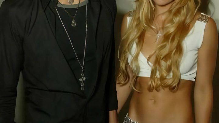 Während im Internet Gerüchte über Iglesias‘ Seitensprünge kursierten, brachte Kournikova ihr viertes Kind zur Welt.