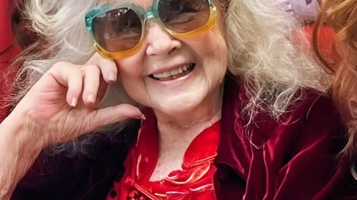 Mit 86 Jahren kehrt sie stärker denn je zurück! Die Fans sind begeistert von ihrer Verwandlung!