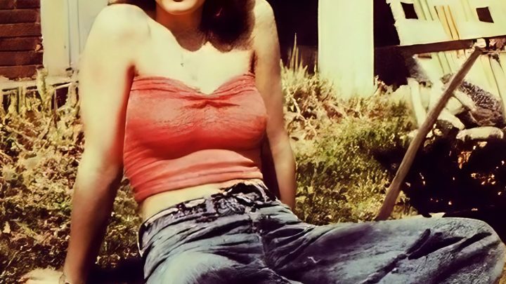 Hast du sie erkannt? Sehen Sie sich seltene Fotos der Rebellin an, die die Popmusik revolutioniert hat.