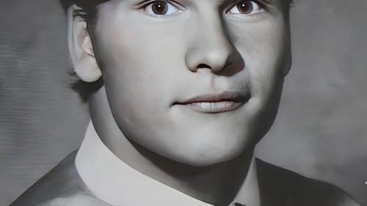 Versuchen Sie mal zu erraten, wer auf diesem Foto zu sehen ist! Vor Ihnen liegt ein Foto aus dem Schulalbum einer Person, die später zu einer echten Hollywood-Legende werden sollte. Das Bild entstand Ende der 1960er Jahre, als er noch die Oberstufe besuchte.