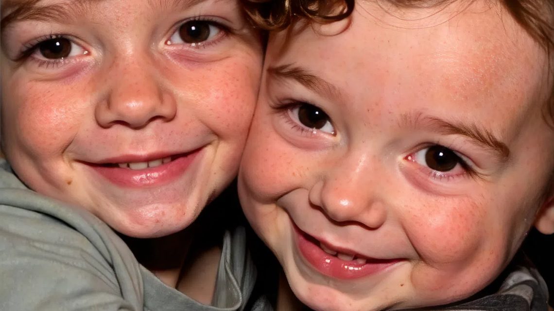 Ich habe eines meiner Zwillinge bei der Geburt verloren – aber eines Tages sah mein Sohn einen Jungen, der ihm wie aus dem Gesicht geschnitten war.