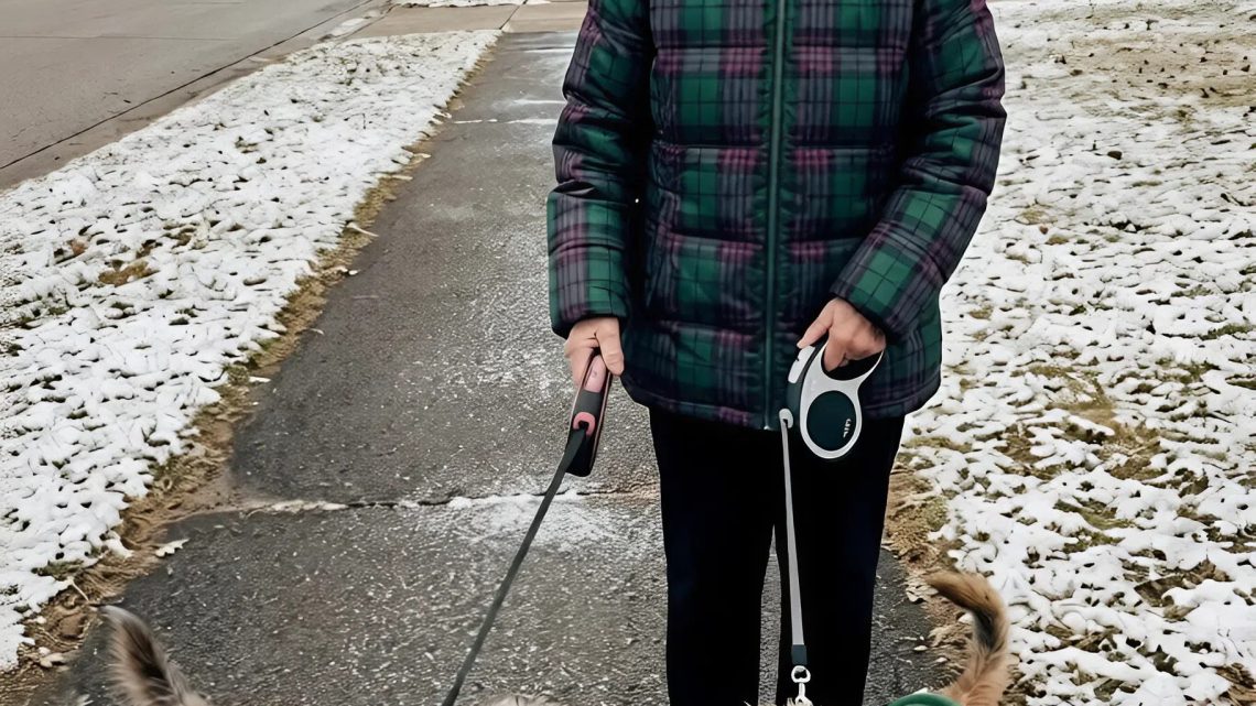 „Meine Nachbarin bezeichnete meine geretteten Hunde als „widerlich“ und befahl mir, sie loszuwerden – ich bin 75 Jahre alt, und sie hat schnell ihre Lektion gelernt.“