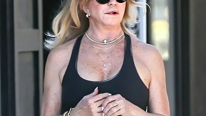 Die 78-jährige Goldie Hawn sorgt mit ihren Urlaubsfotos im Badeanzug für Aufsehen: Sehen Sie selbst, warum!