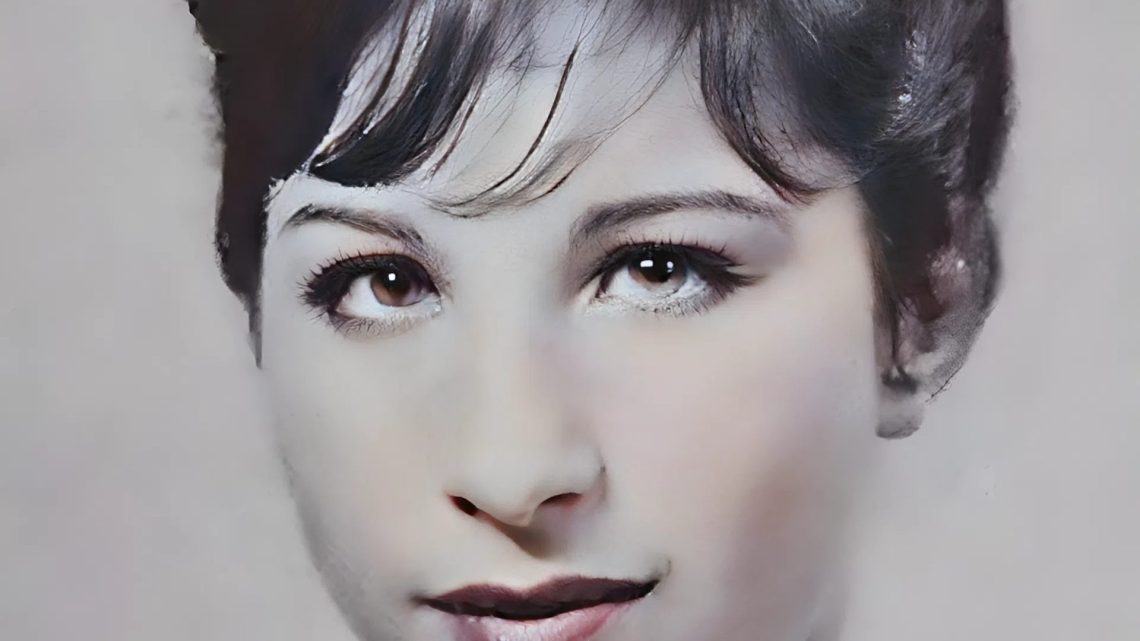 Könnt ihr erraten, wer auf diesem Foto zu sehen ist? Ein seltenes Bild aus der Zeit vor dem Ruhm und den großen Bühnen