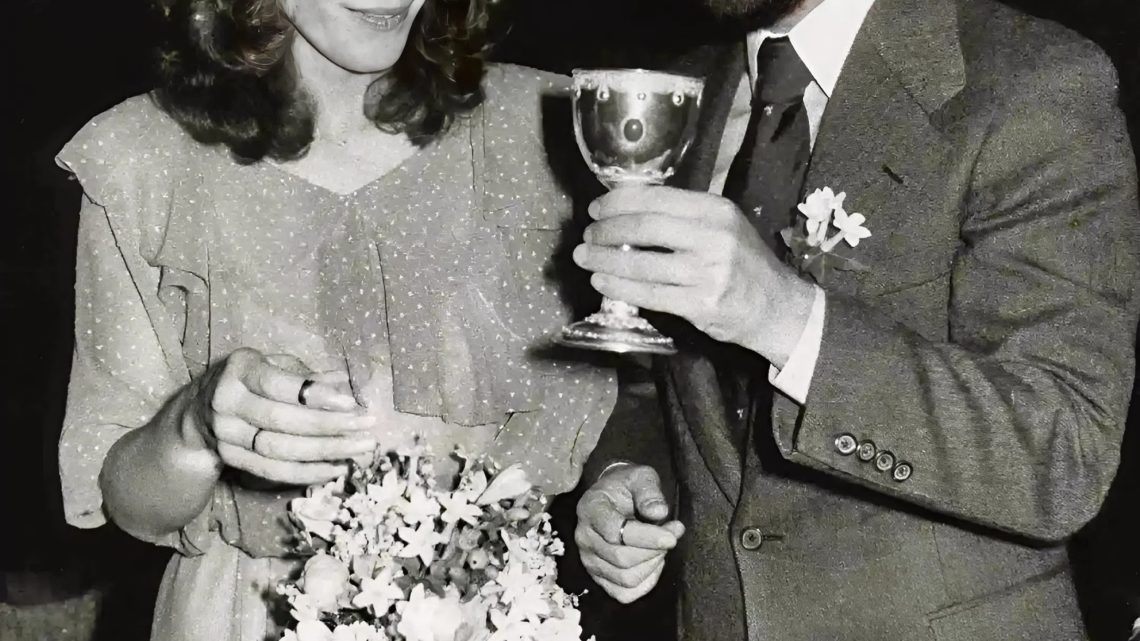 Erinnerst du dich an dieses berühmte Paar? Schau dir ihr seltenes Hochzeitsfoto aus dem Jahr 1978 an und sieh dir an, wie sie heute aussehen!