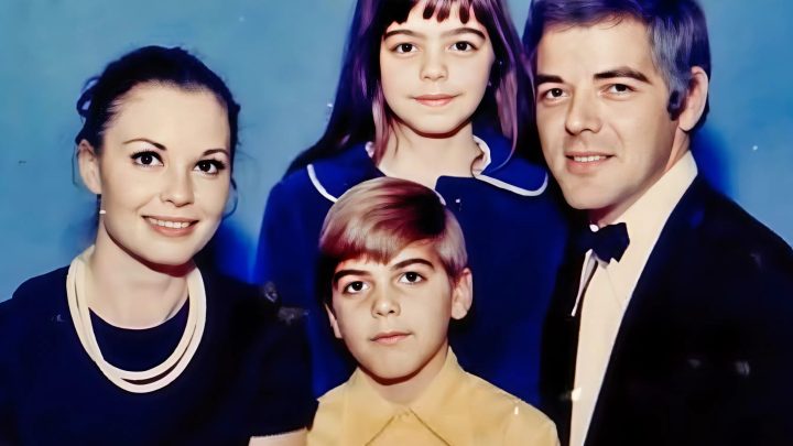 Wessen Familie ist das?: Ein seltenes Foto aus dem Jahr 1971, das die zukünftige Hollywood-Legende mit ihren Eltern und ihrer Schwester zeigt!