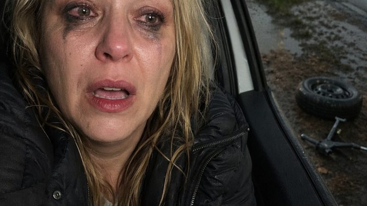 Meine 42-jährige Partnerin konnte einfach nicht aufhören, nur Sprachnachrichten zu schicken – bis ihre ewigen Monologe ins Mikrofon ihr auf der Umgehungsstraße eine harte Lektion erteilten