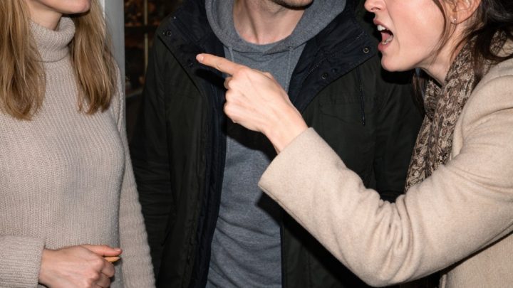 Der Mann, mit dem ich mich traf, 34, war verheiratet — und seine Ehefrau rief mich mit unverhohlener Freude an, um es mir mitzuteilen. Also organisierte ich ein Treffen zu dritt