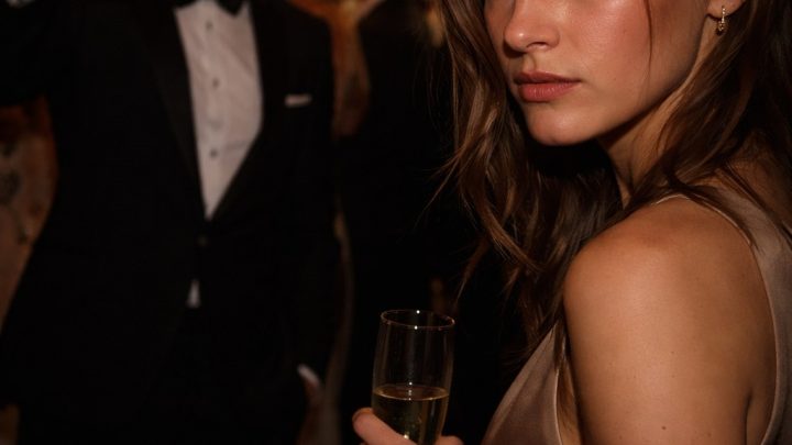 Meine Eltern investierten 180.000 Dollar in das Medizinstudium meines Bruders – und mir sagten sie nur: „Ein Mädchen braucht keinen Abschluss. Such dir lieber einen Ehemann“